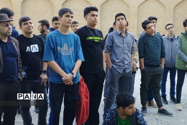 اردوی دانش‌آموزان ناحیه 2 ری در باغ فین کاشان