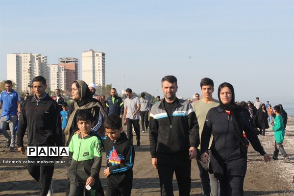 همایش پیاده‌روی خانوادگی در سرخ رود