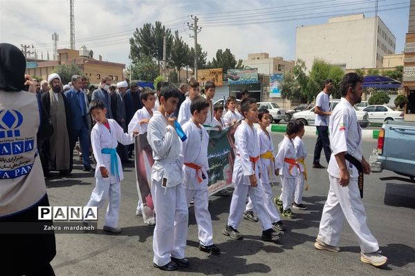 راهپیمایی مردم قرچک به‌مناسبت سالروز قیام خونین ۱۵ خرداد