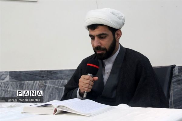 جلسه هفتگی قرآن کریم در گلوگاه