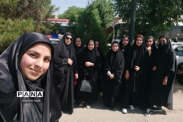 حضور دانش‌آموزان  و خبرنگاران شهر جوادآباد در مراسم ارتحال امام خمینی (ره)