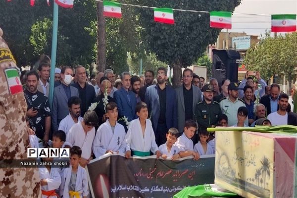 آیین گلباران قتلگاه یادمان شهدای ۱۵ خرداد در شهرستان‌ قرچک