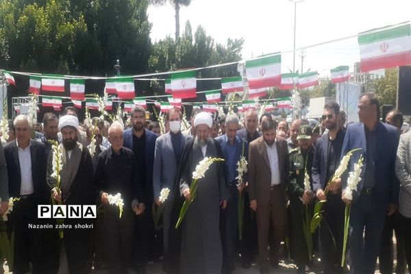 آیین گلباران قتلگاه یادمان شهدای ۱۵ خرداد در شهرستان‌ قرچک