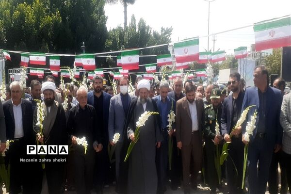 آیین گلباران قتلگاه یادمان شهدای ۱۵ خرداد در شهرستان‌ قرچک