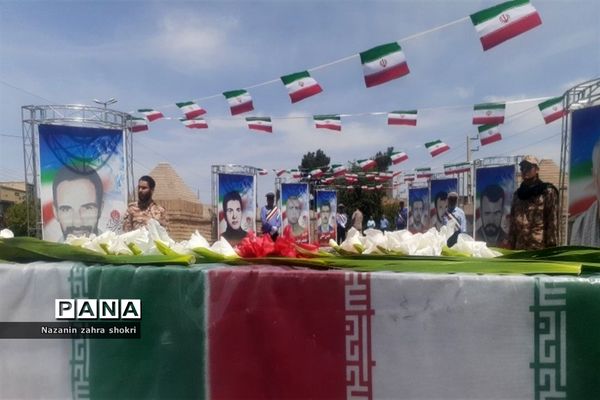 آیین گلباران قتلگاه یادمان شهدای ۱۵ خرداد در شهرستان‌ قرچک