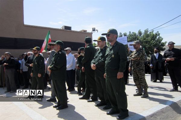 جلوه‌هایی از حضور مردم قم در راهپیمایی 15 خرداد