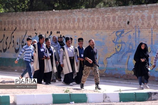 عرض ارادت مردم به امام خمینی(ره) در سی و چهارمین سالگرد ارتحال