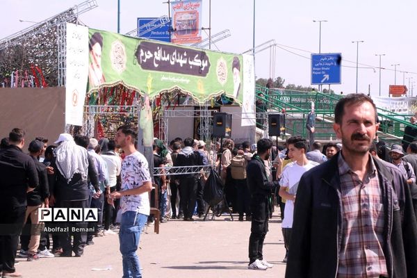 عرض ارادت مردم به امام خمینی(ره) در سی و چهارمین سالگرد ارتحال