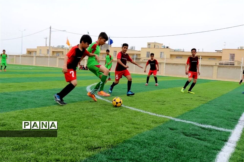 افتتاح 2 زمین چمن و یک مرکز تندرستی و کلاس تربیت‌بدنی در گرمسار