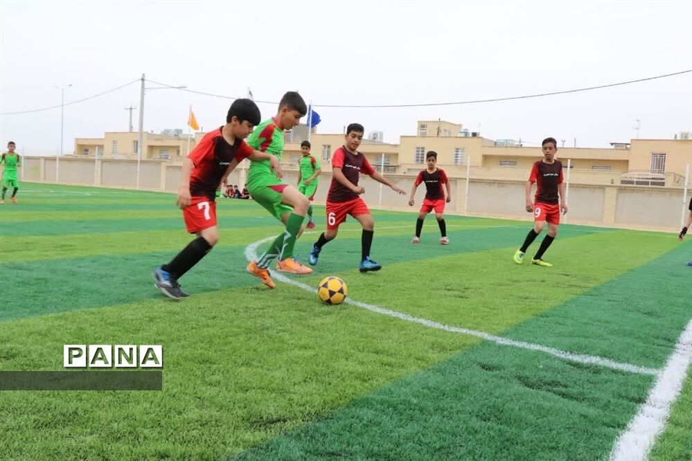 افتتاح 2 زمین چمن و یک مرکز تندرستی و کلاس تربیت‌بدنی در گرمسار