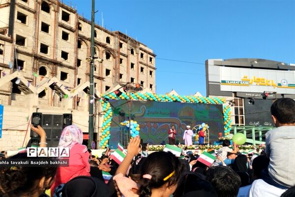 جشن باشکوه خانوادگی در جوار آقا علی ‌بن موسی الرضا (ع) با حضور پرشور مردم در مشهد مقدس
