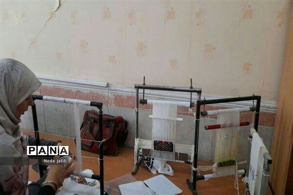برگزاری کلاس های قالیبافی در کانون ملائک شهرستان قرچک  لید