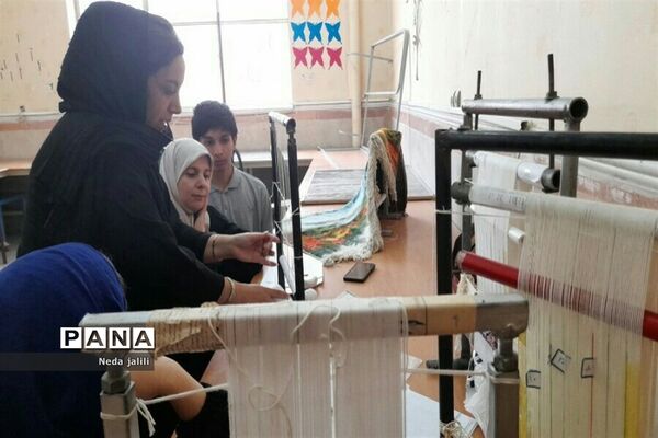 برگزاری کلاس های قالیبافی در کانون ملائک شهرستان قرچک  لید
