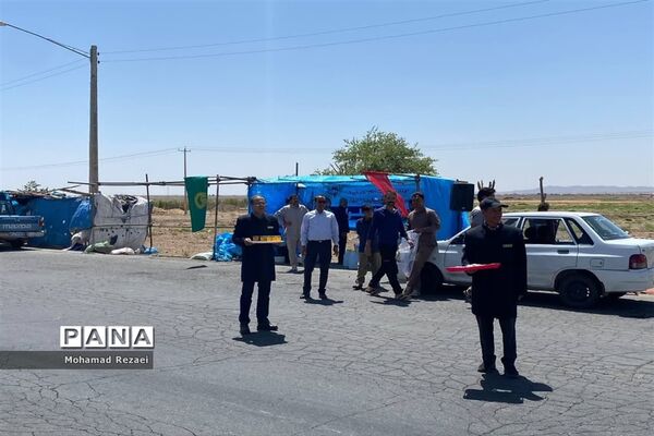 برپایی ایستگاه صلواتی و پذیرایی از زائران حرم مطهر رضوی