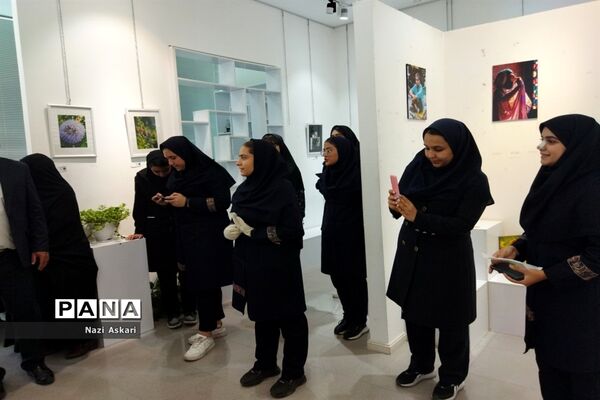 نمایشگاه هنرستان کیمیا ناحیه ۴ شیراز