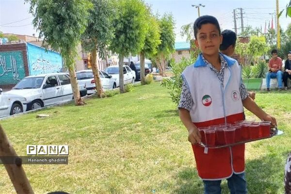 غرفه جمعیت هلال احمر قرچک در سالروز ولادت ثامن الحجج علیه السلام