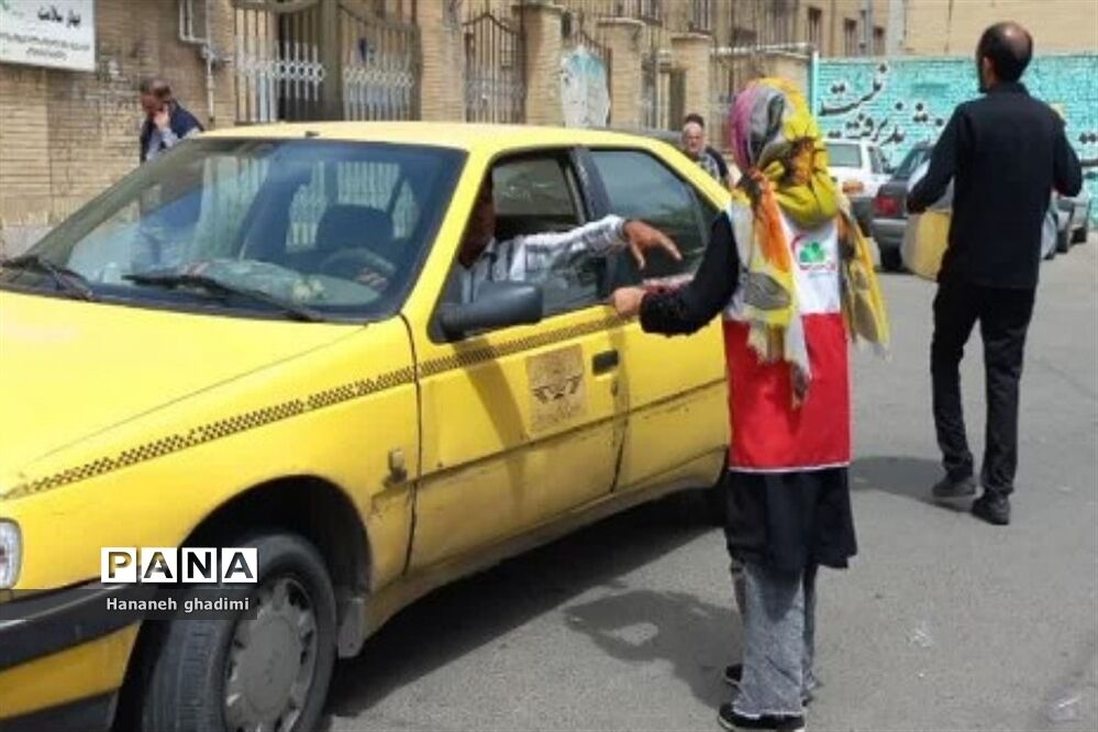 غرفه جمعیت هلال احمر قرچک در سالروز ولادت ثامن الحجج علیه السلام
