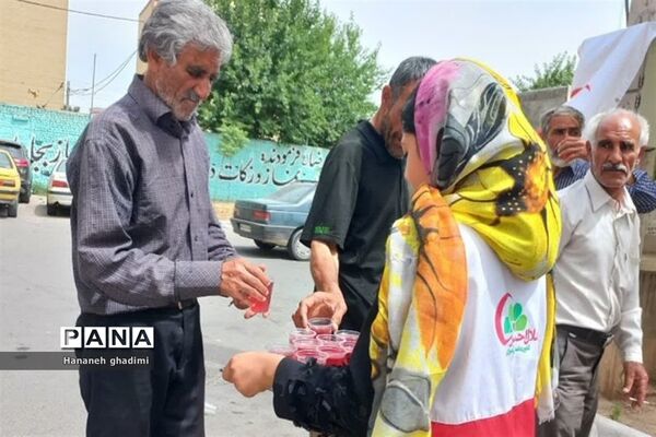 غرفه جمعیت هلال احمر قرچک در سالروز ولادت ثامن الحجج علیه السلام