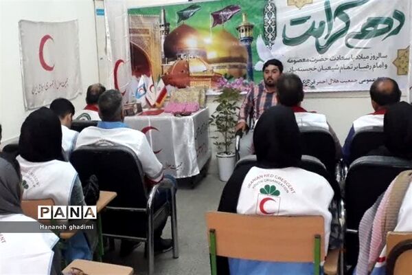 غرفه جمعیت هلال احمر قرچک در سالروز ولادت ثامن الحجج علیه السلام