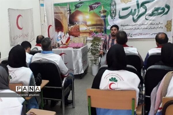 غرفه جمعیت هلال احمر قرچک در سالروز ولادت ثامن الحجج علیه السلام
