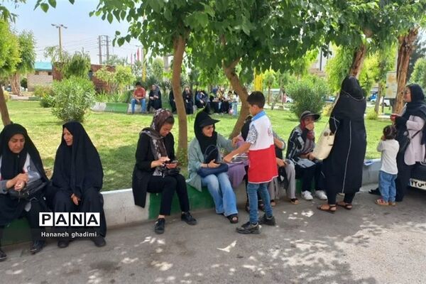 غرفه جمعیت هلال احمر قرچک در سالروز ولادت ثامن الحجج علیه السلام