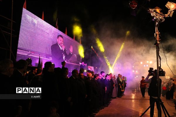 جشن بزرگ میلاد امام رضا(ع) با حضور خادمان حرم در میدان امام اصفهان