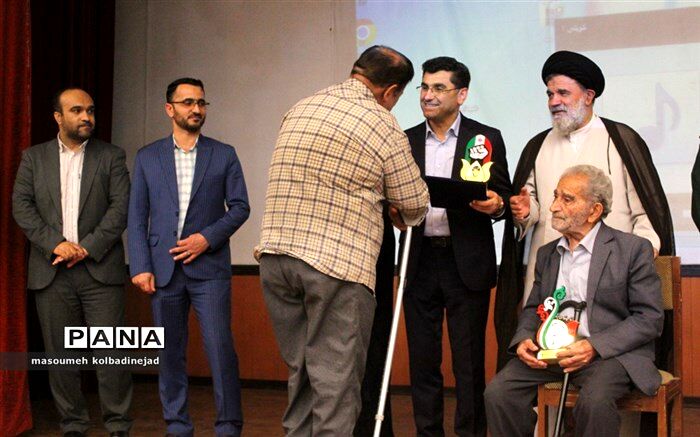 آیین تجلیل از ایثارگران حماسه سوم خرداد و نخبگان علمی شاهد در گلوگاه/فیلم