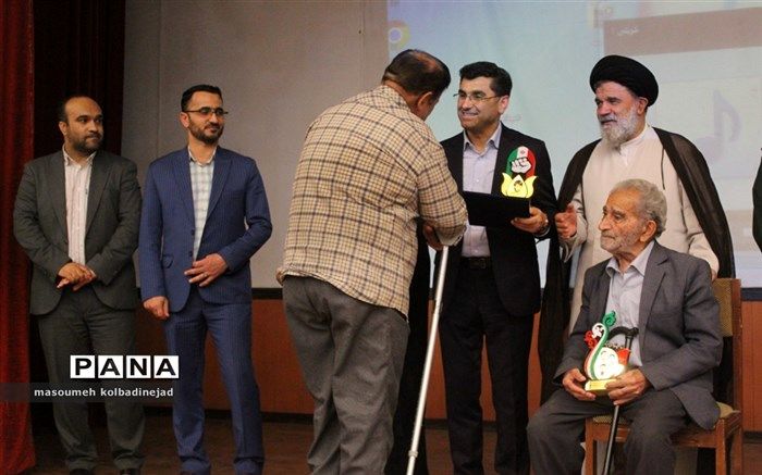 آیین تجلیل از ایثارگران حماسه سوم خرداد و نخبگان علمی شاهد در گلوگاه/فیلم