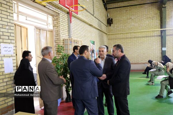 بازدید مدیرکل آموزش و پرورش آذربایجان غربی از حوزه‌های امتحانی