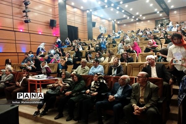 همایش شاهنامه خوانی کودکان و نوجوانان کرمانشاهی