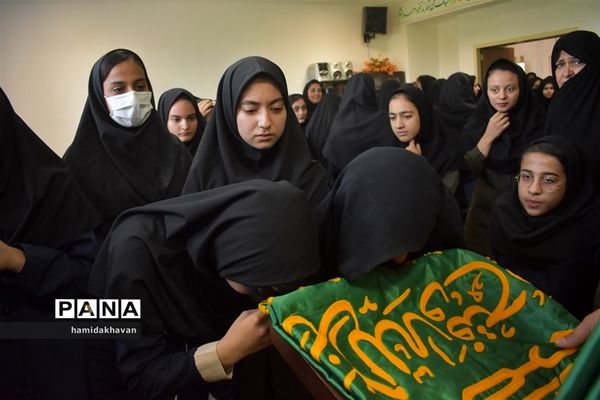حضور خدام حرم رضوی درهنرستان کارو دانش الزهرای بهاباد