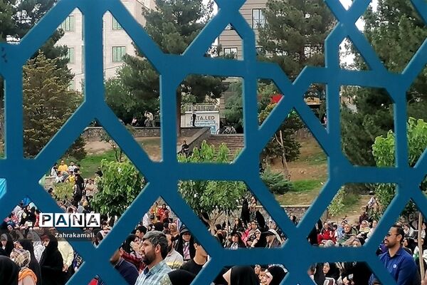 اجرای سرود سلام فرمانده در اندیشه
