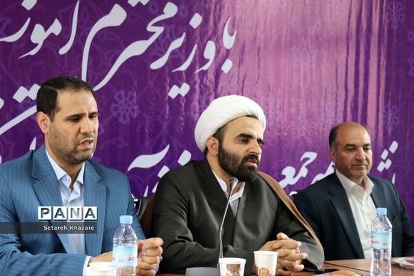 نشست تشکل‌های دانش‌آموزی خراسان رضوی با وزیر آموزش و پرورش