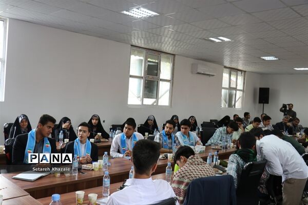 نشست تشکل‌های دانش‌آموزی خراسان رضوی با وزیر آموزش و پرورش