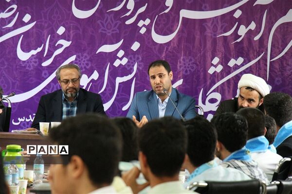 هم اندیشی وزیر آموزش و پرورش با دانش‌آموزان
