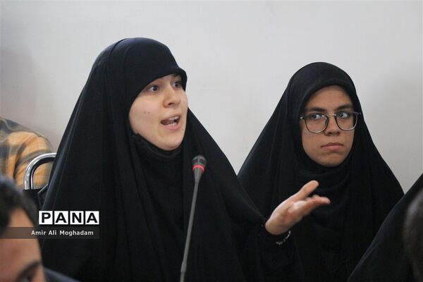 هم اندیشی وزیر آموزش و پرورش با دانش‌آموزان