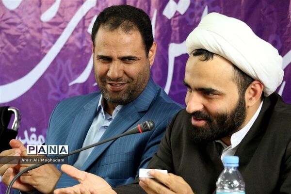 هم اندیشی وزیر آموزش و پرورش با دانش‌آموزان