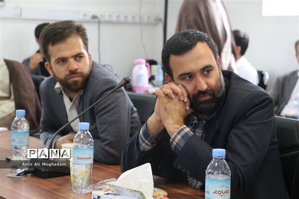 هم اندیشی وزیر آموزش و پرورش با دانش‌آموزان