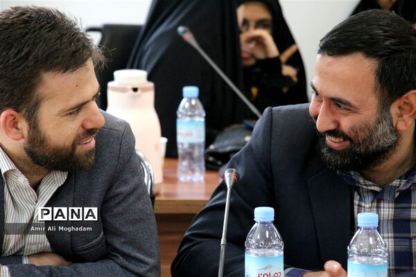 هم اندیشی وزیر آموزش و پرورش با دانش‌آموزان