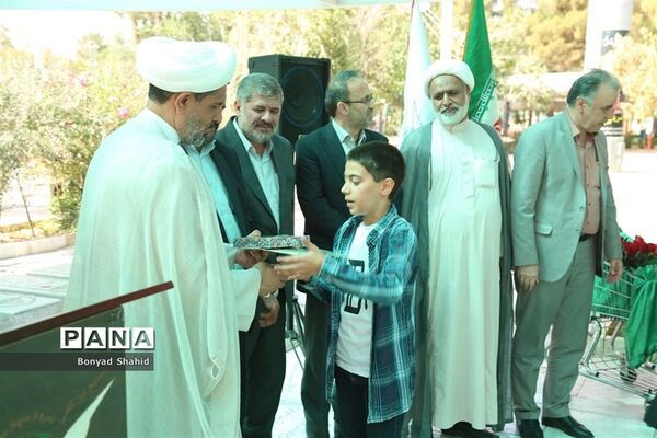 مراسم تجلیل از دانش‌آموزان برگزیده فراخوان «دلنوشته ای به رفیق شهیدم» در قم
