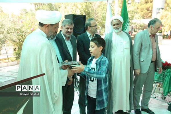 مراسم تجلیل از دانش‌آموزان برگزیده فراخوان «دلنوشته ای به رفیق شهیدم» در قم