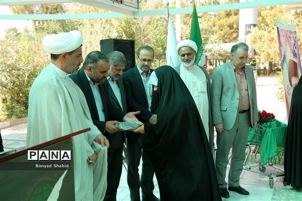 مراسم تجلیل از دانش‌آموزان برگزیده فراخوان «دلنوشته ای به رفیق شهیدم» در قم