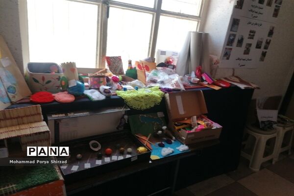 نمایشگاه دست‌سازهای دانش‌آموزان ناحیه چهار شیراز در طرح بوم