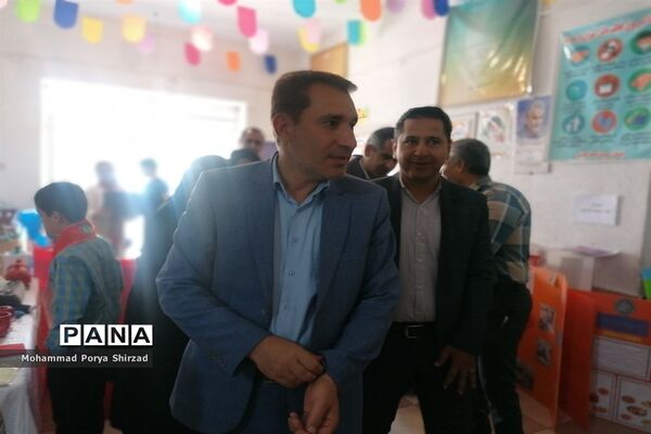 نمایشگاه دست‌سازهای دانش‌آموزان ناحیه چهار شیراز در طرح بوم