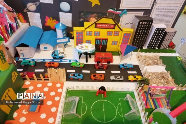 نمایشگاه دست‌سازهای دانش‌آموزان ناحیه چهار شیراز در طرح بوم