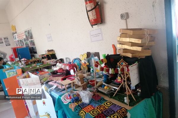 نمایشگاه دست‌سازهای دانش‌آموزان ناحیه چهار شیراز در طرح بوم