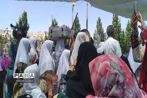 برگزاری دومین جشنواره «توت ترکان» در منطقه تفریحی گردشگری چهارده معصوم ترکان شهرستان مروست