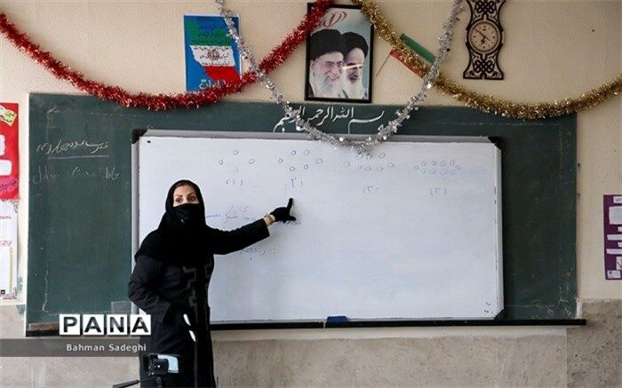 معلمان ادامه‌دهنده مکتب امام خمینی(ره) باشند