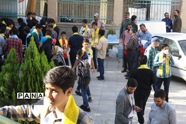اجتماع بزرگ دانش‌آموزان‌ دهه هشتادی به مناسبت ارتحال امام خمینی (ره)  در آموزش‌و پرورش اصفهان