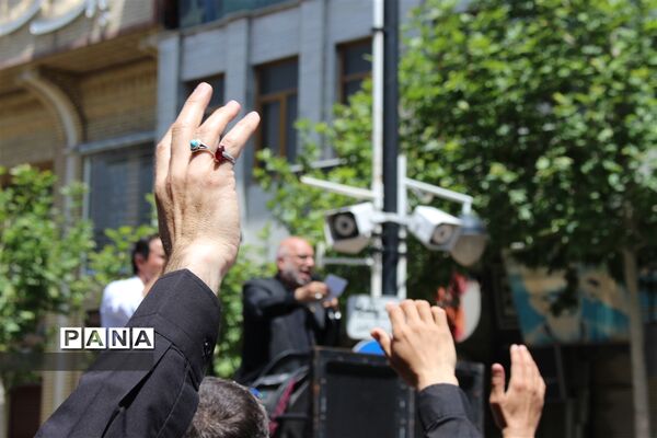 تجدید میثاق دانش‌آموزان و اعضای هیات محبان اهل بیت با آرمان‌های امام خمینی(ره)